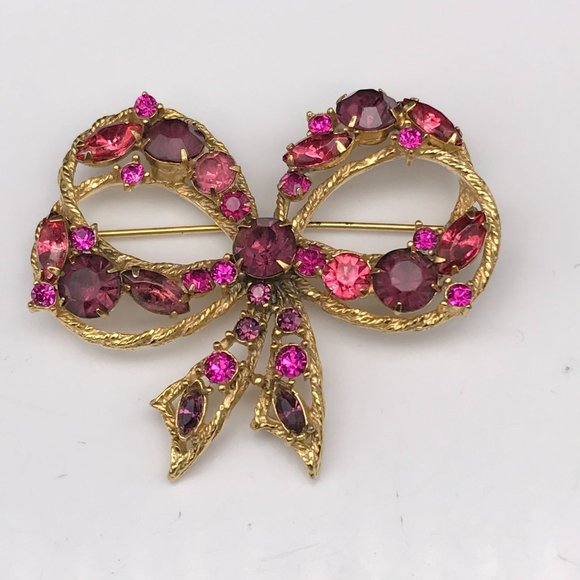 Vintage Weiss Crystal Bow Brooch, Elegant Pin is Studded with Chaton and Marquis - Picture 1 of 7